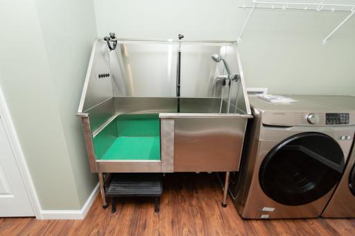 Custom 4 Bedroom laundry room