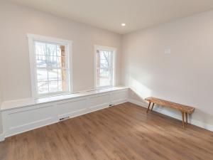 Tuxford Covington Plan great room window seat